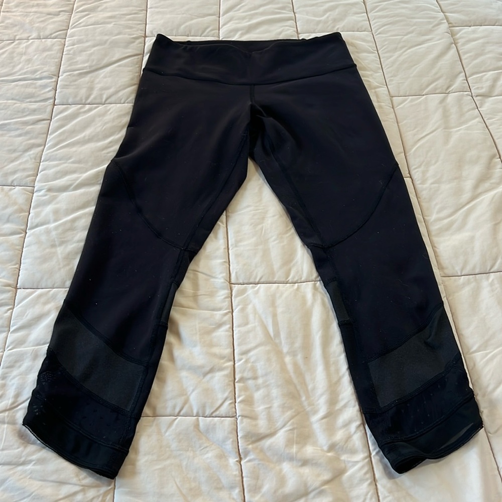 Lululemon black emerge renewed crop shine dot leggings size 6